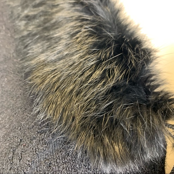 Faux fur pompom wrap cape - Picture 3 of 7